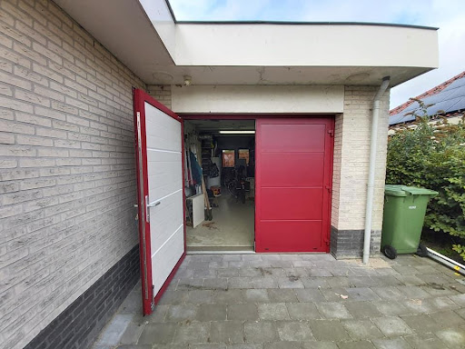 AW40-2 Rood