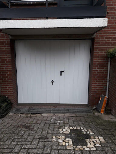 Kleine kantelgaragedeur